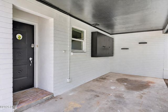 240 Hartford Avenue, Daytona Beach, FL 32118