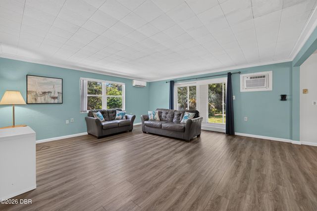 240 Hartford Avenue, Daytona Beach, FL 32118