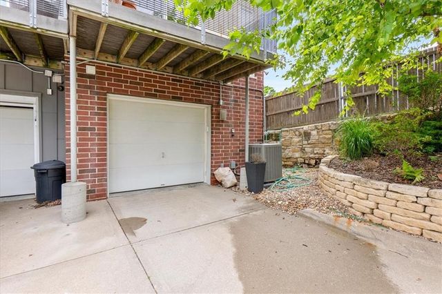 3983 PENNSYLVANIA Avenue, Kansas City, MO 64111