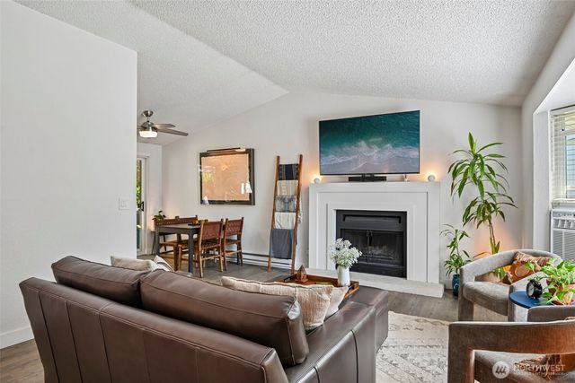 332 S 314th Place, Federal Way, WA 98003