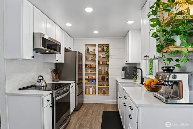 332 S 314th Place, Federal Way, WA 98003