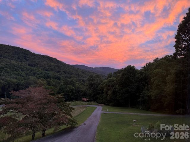 250 Lynn Cove Road, Asheville, NC 28804