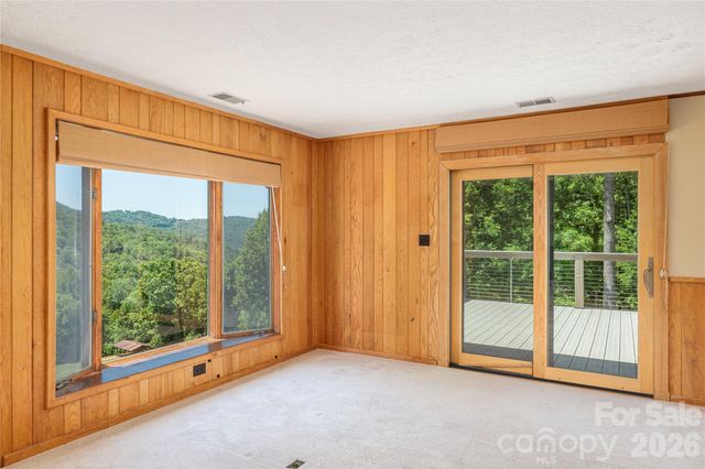 250 Lynn Cove Road, Asheville, NC 28804