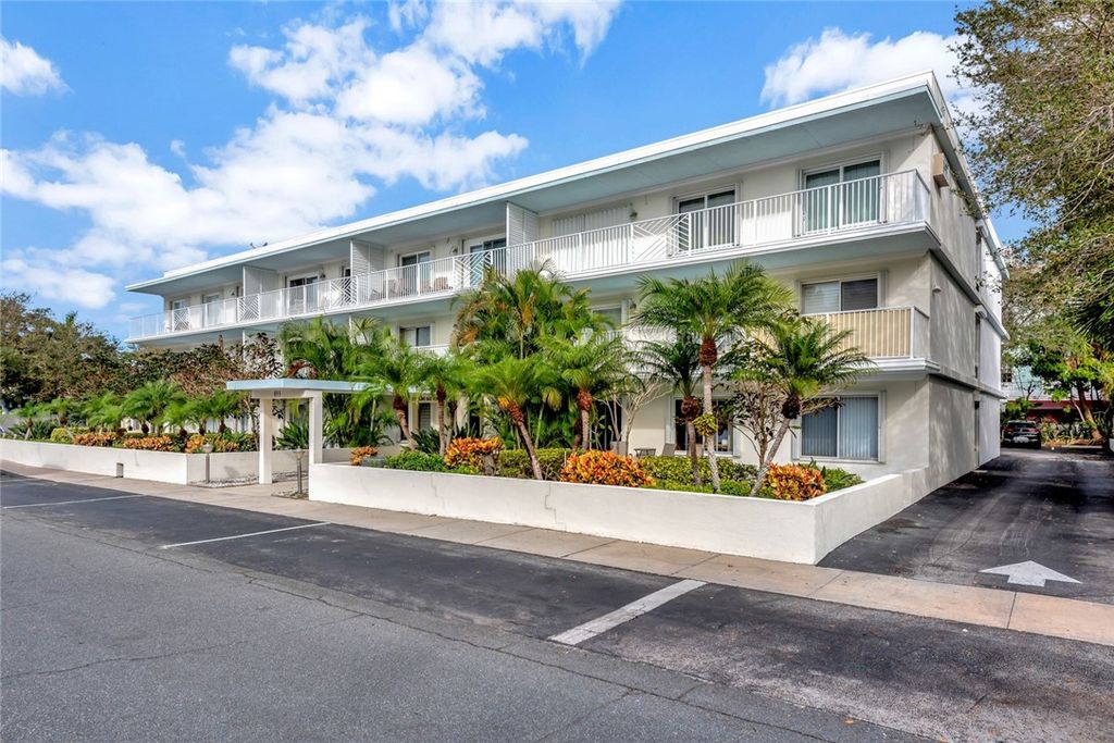 855 Dahlia Lane 304, Vero Beach, FL 32963