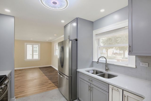 11012 S Springfield Avenue, Chicago, IL 60655