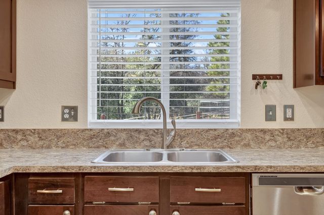 12114 Wolf Rd, Grass Valley, CA 95949