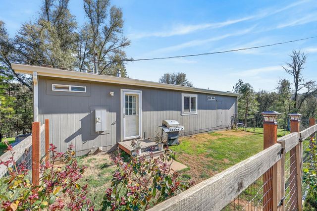 12114 Wolf Rd, Grass Valley, CA 95949