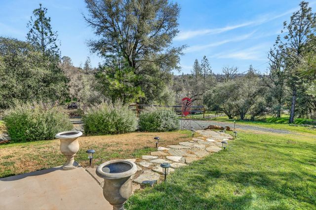12114 Wolf Rd, Grass Valley, CA 95949