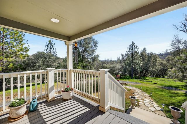 12114 Wolf Rd, Grass Valley, CA 95949