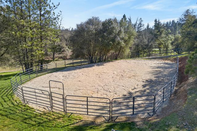 12114 Wolf Rd, Grass Valley, CA 95949