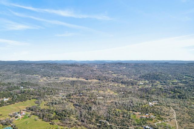 12114 Wolf Rd, Grass Valley, CA 95949