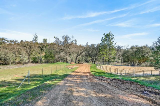 12114 Wolf Rd, Grass Valley, CA 95949