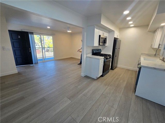 225 7th Street 3, Huntington Beach, CA 92648