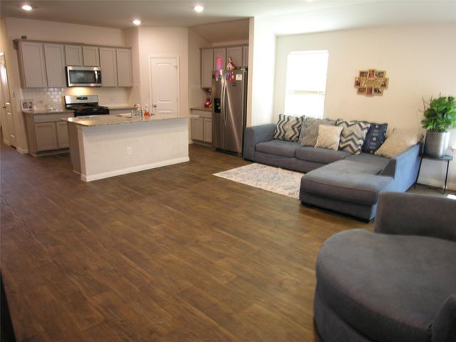 13700 Dismuke DR, Manor, TX 78653