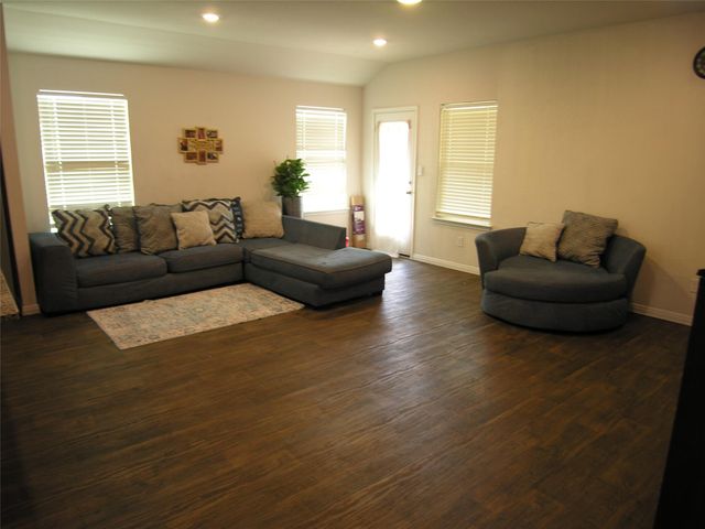 13700 Dismuke DR, Manor, TX 78653