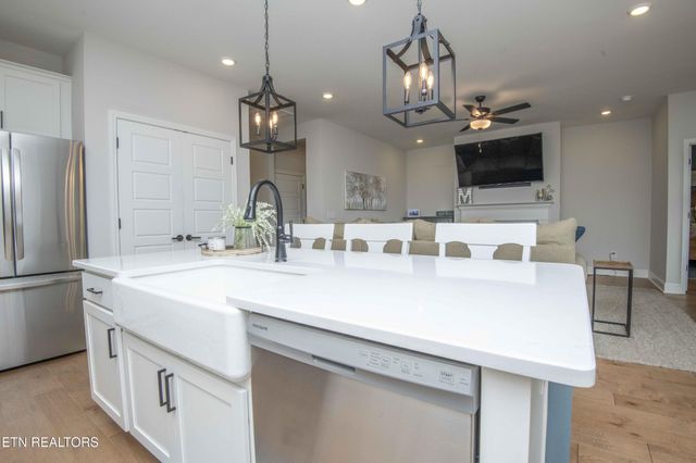 471 Sugar Maple Tr, Lenoir City, TN 37771