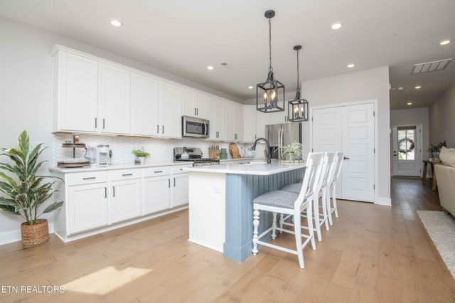 471 Sugar Maple Tr, Lenoir City, TN 37771