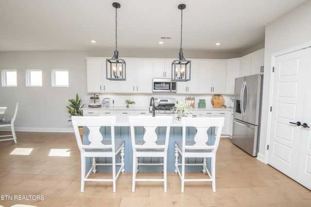 471 Sugar Maple Tr, Lenoir City, TN 37771