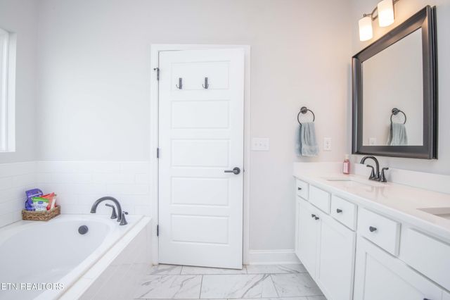 471 Sugar Maple Tr, Lenoir City, TN 37771