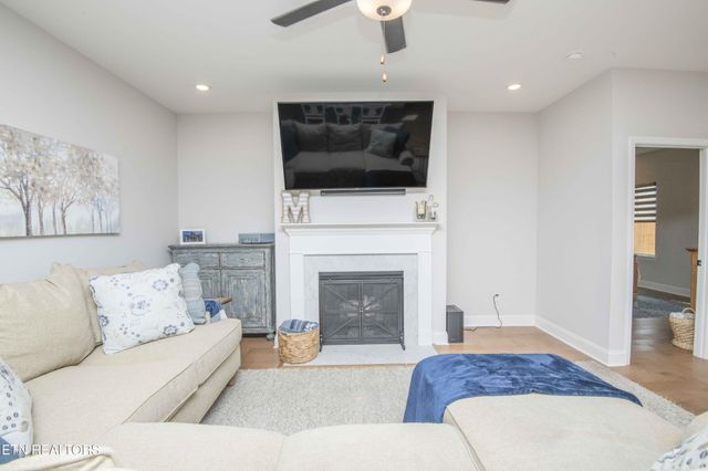 471 Sugar Maple Tr, Lenoir City, TN 37771
