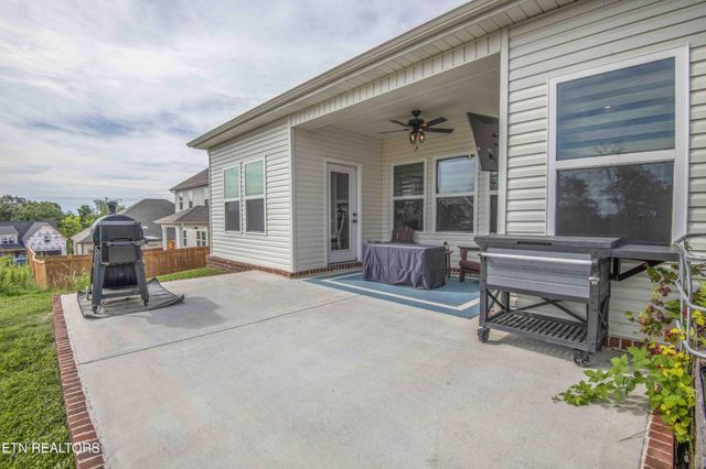471 Sugar Maple Tr, Lenoir City, TN 37771