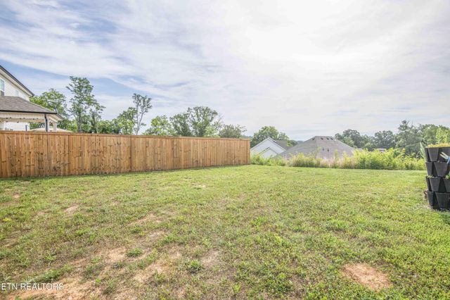 471 Sugar Maple Tr, Lenoir City, TN 37771