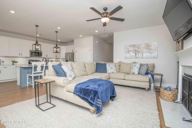 471 Sugar Maple Tr, Lenoir City, TN 37771