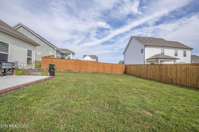 471 Sugar Maple Tr, Lenoir City, TN 37771