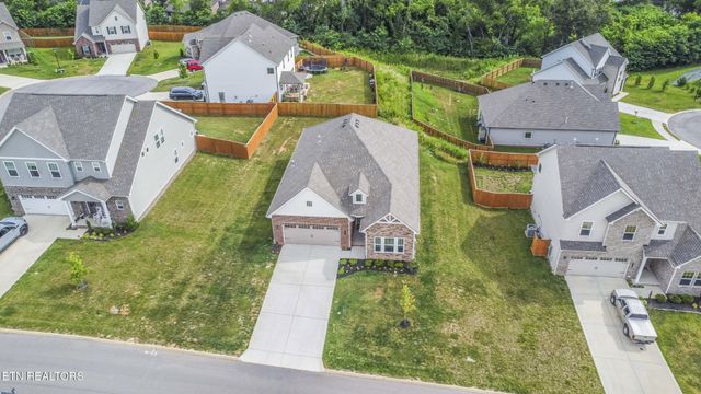 471 Sugar Maple Tr, Lenoir City, TN 37771