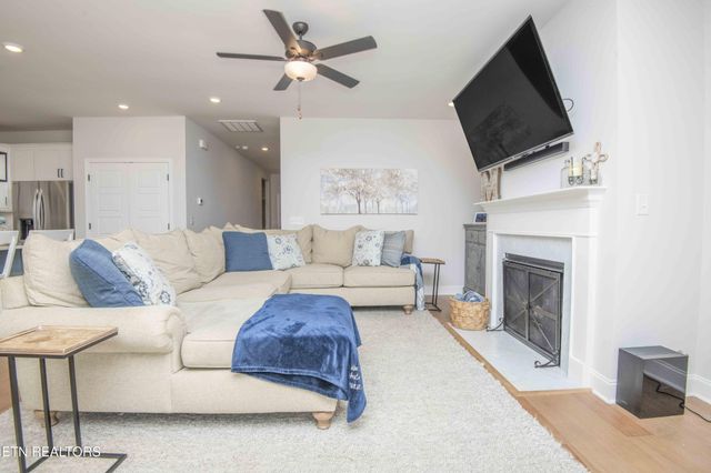 471 Sugar Maple Tr, Lenoir City, TN 37771