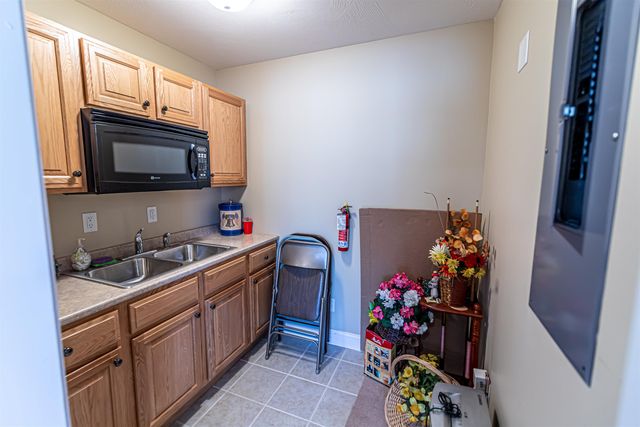 6 Stearns Ln Apt 201, Merrimack, NH 03054