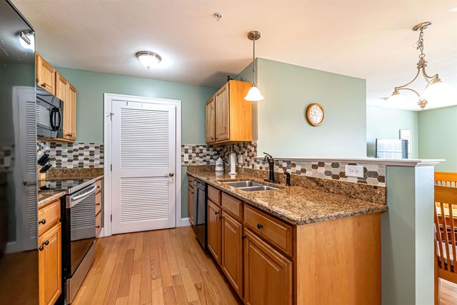 6 Stearns Ln Apt 201, Merrimack, NH 03054