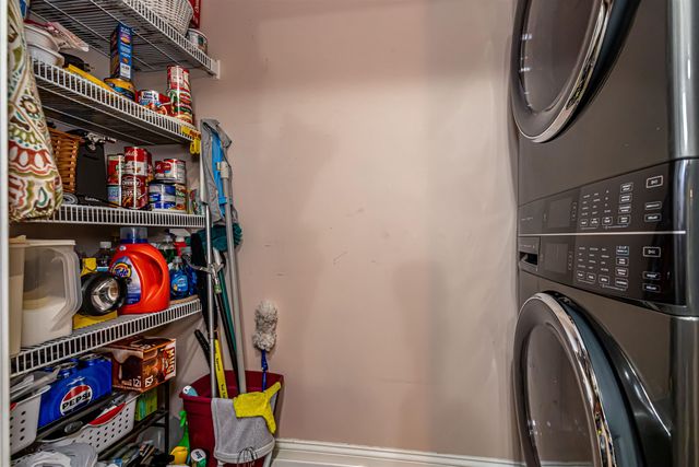 6 Stearns Ln Apt 201, Merrimack, NH 03054