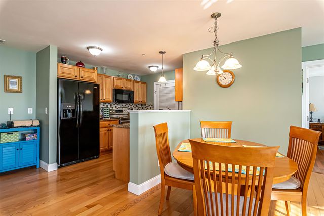 6 Stearns Ln Apt 201, Merrimack, NH 03054