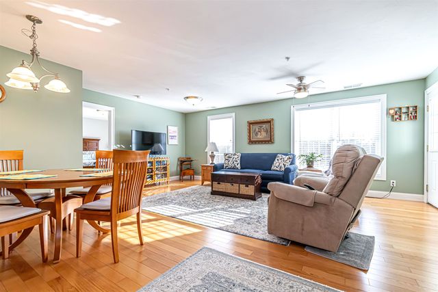 6 Stearns Ln Apt 201, Merrimack, NH 03054