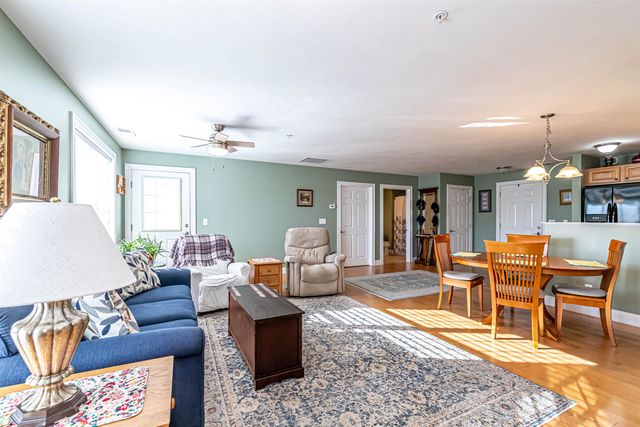 6 Stearns Ln Apt 201, Merrimack, NH 03054