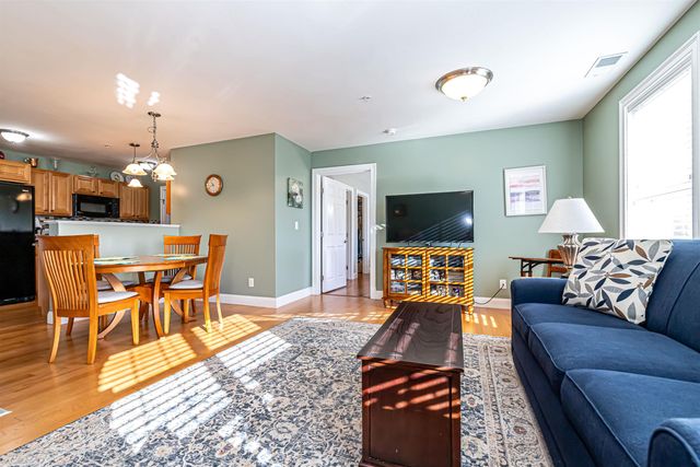 6 Stearns Ln Apt 201, Merrimack, NH 03054