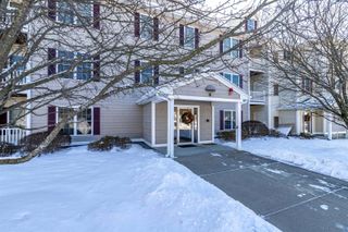 6 Stearns Ln Apt 201, Merrimack, NH 03054