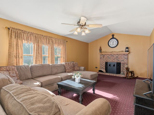 301 Savoy Drive, Shorewood, IL 60404
