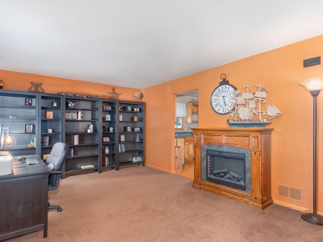 301 Savoy Drive, Shorewood, IL 60404