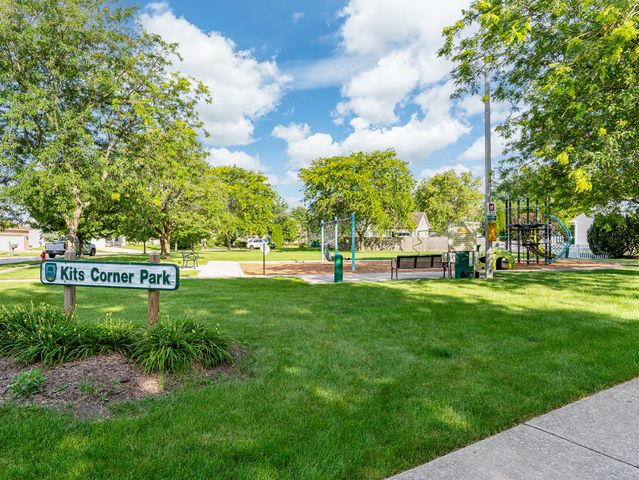 301 Savoy Drive, Shorewood, IL 60404