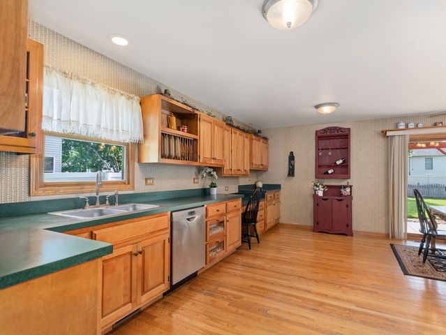 301 Savoy Drive, Shorewood, IL 60404