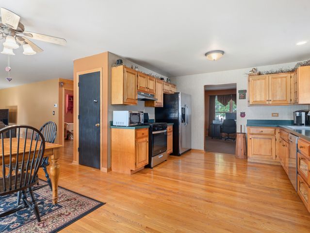 301 Savoy Drive, Shorewood, IL 60404