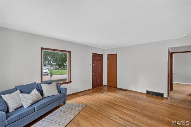 7137 Marwinette Avenue, St Louis, MO 63116