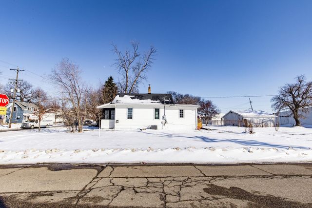1548 3rd Avenue N, Fargo, ND 58102
