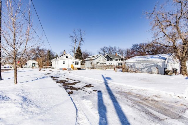 1548 3rd Avenue N, Fargo, ND 58102