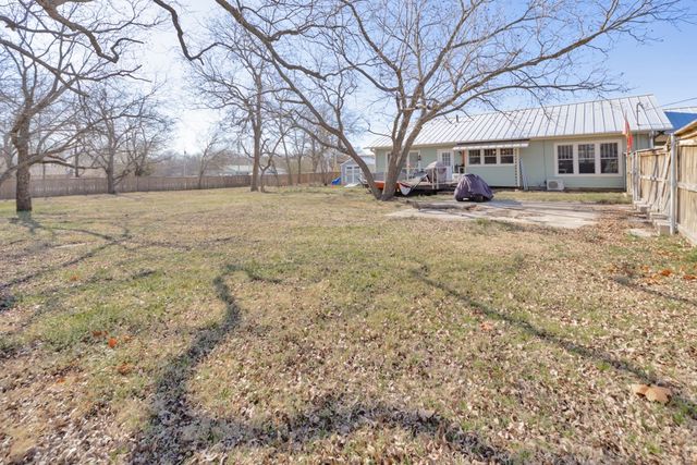701 N Mason Street, Bowie, TX 76230
