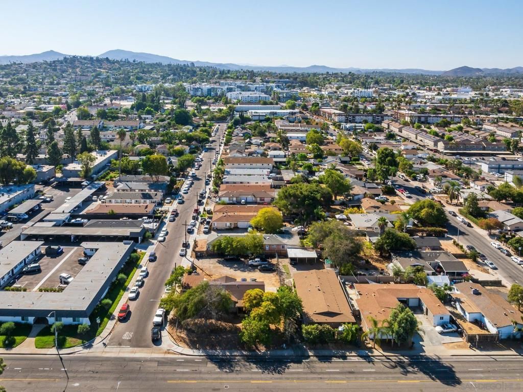 561 E Mission, Escondido, CA 92025 — exterior