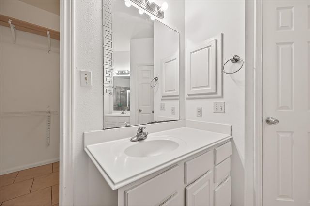 14914 W Bend Dr, Houston, TX 77082