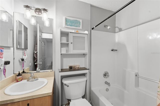 215 WALNUT AVENUE, Orange City, FL 32763